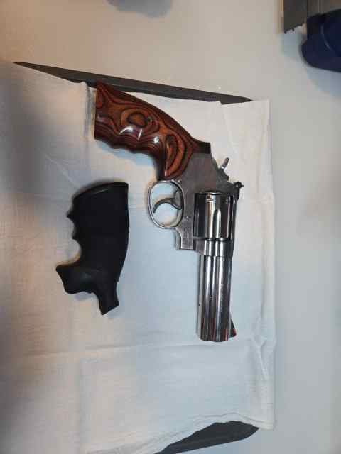 SMITH AND WESSON 686-5