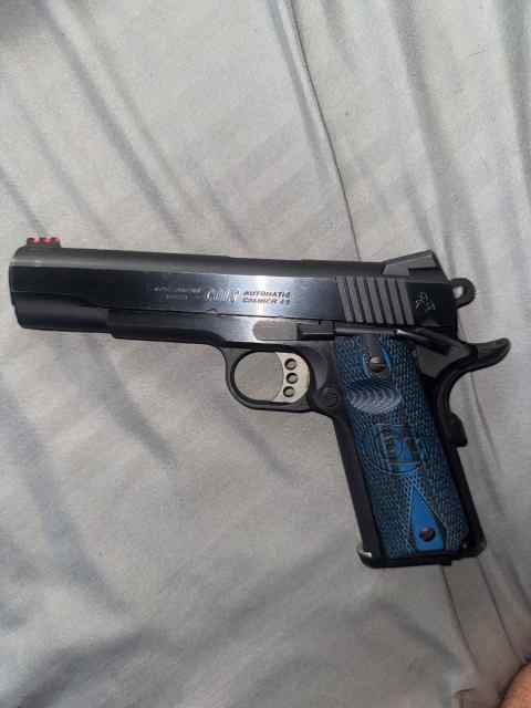 Colt 1911 .45 