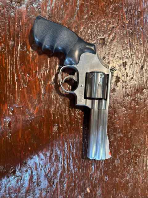 Smith &amp; Wesson 686 - 4 (PLUS) used