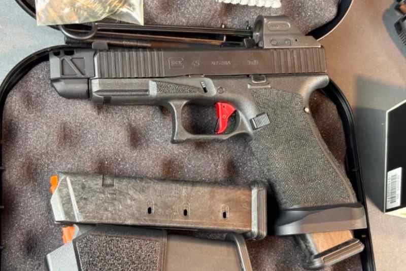 Custom Glock 45 G45 9mm W/Holosun