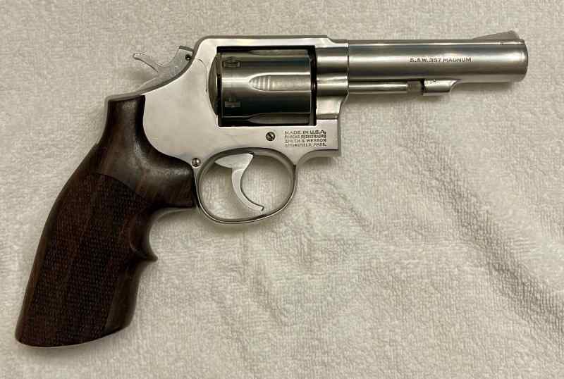 SMITH &amp; WESSON 357 MAGNUM 