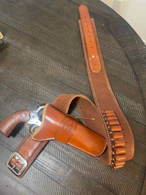 Ruger Vaquero Bisley 44 Mag &amp; El Paso Saddlery Rig